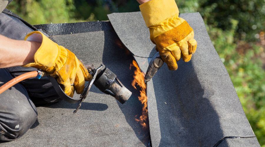 Professional gutter cleaning in Britt, MN